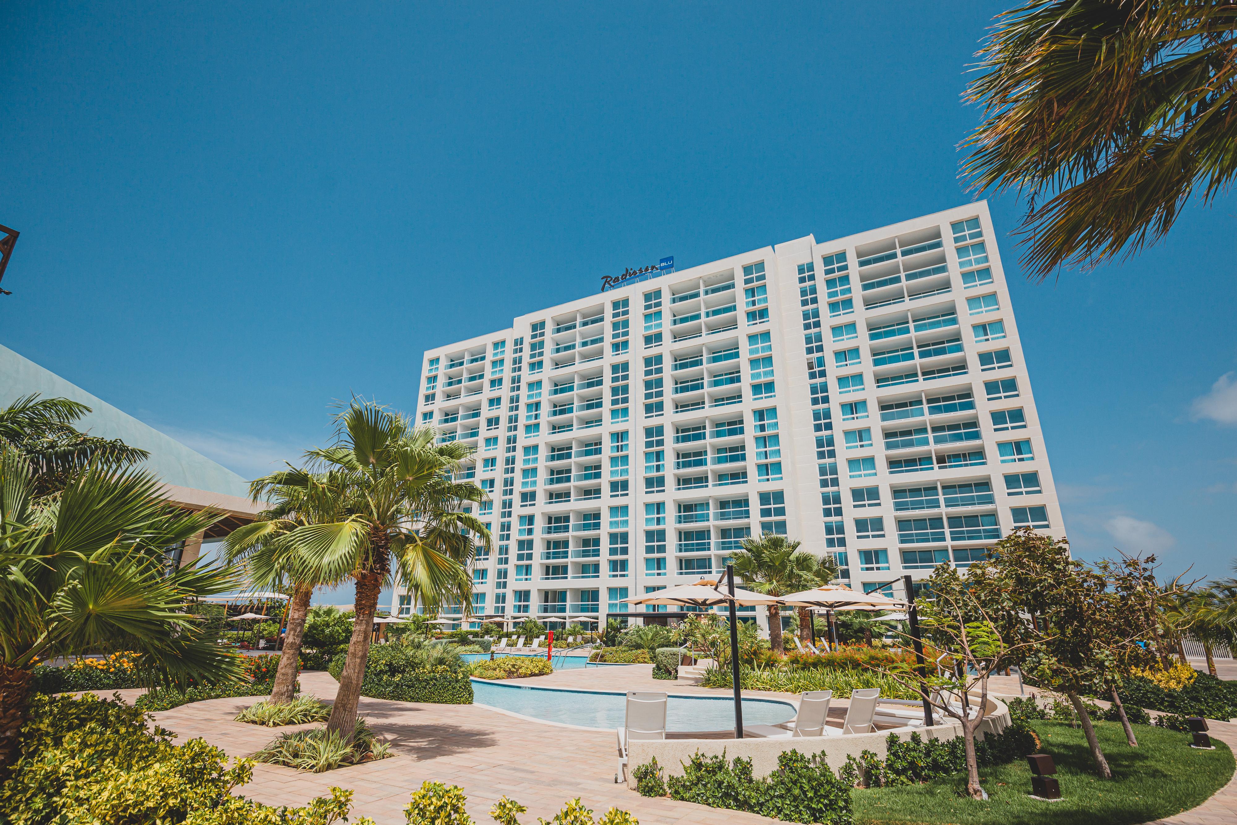 Radisson Blu Aruba Hotel Palm Beach Exterior photo