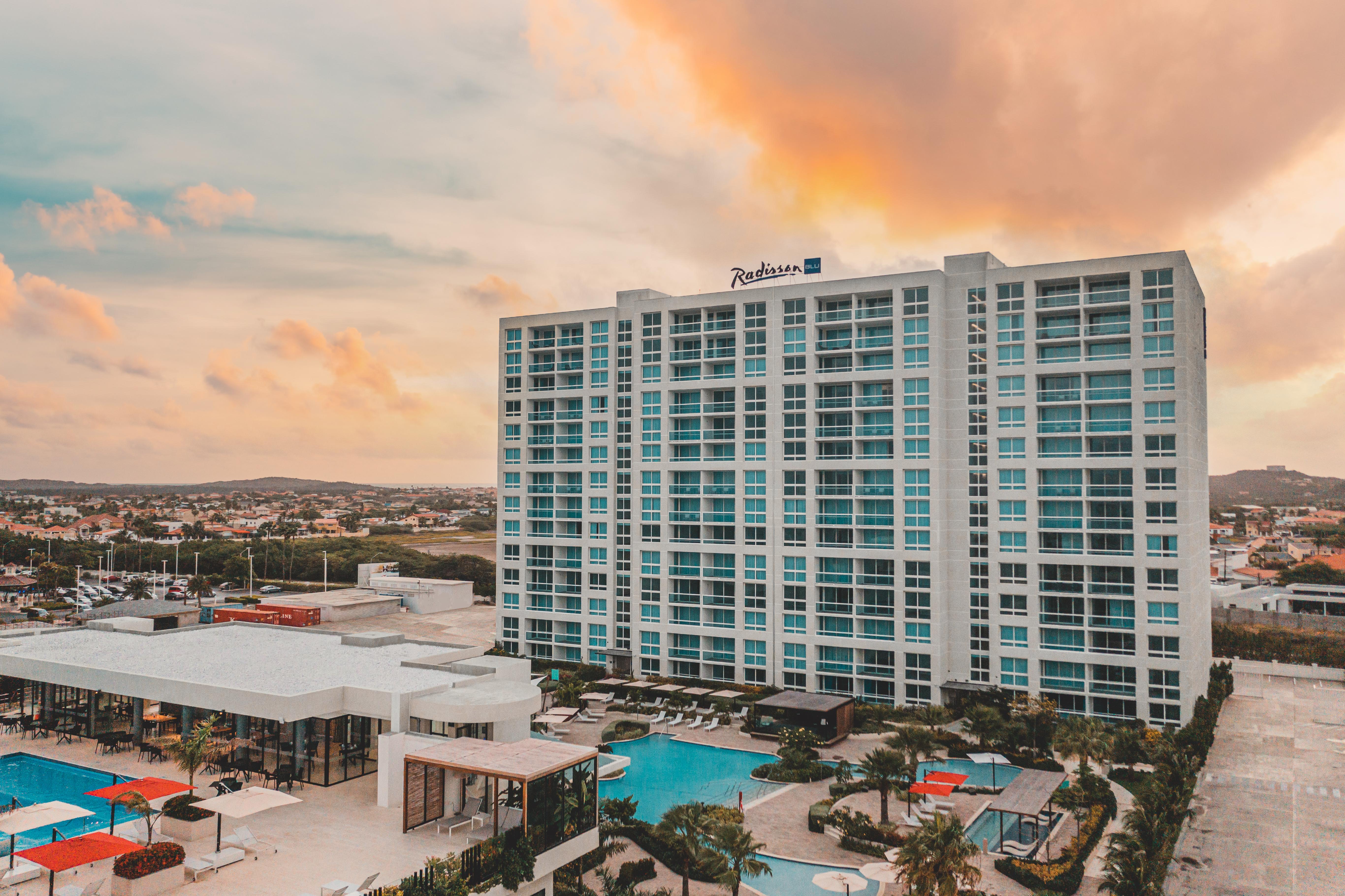 Radisson Blu Aruba Hotel Palm Beach Exterior photo